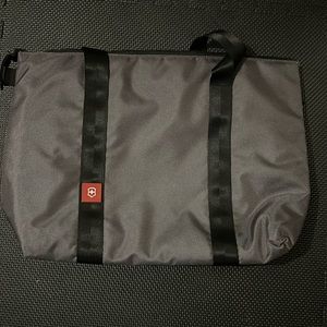 ✈️🚗 Victorinox travel tote bag